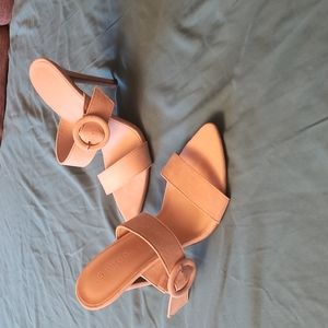 Size 5.5 Nude Shoe